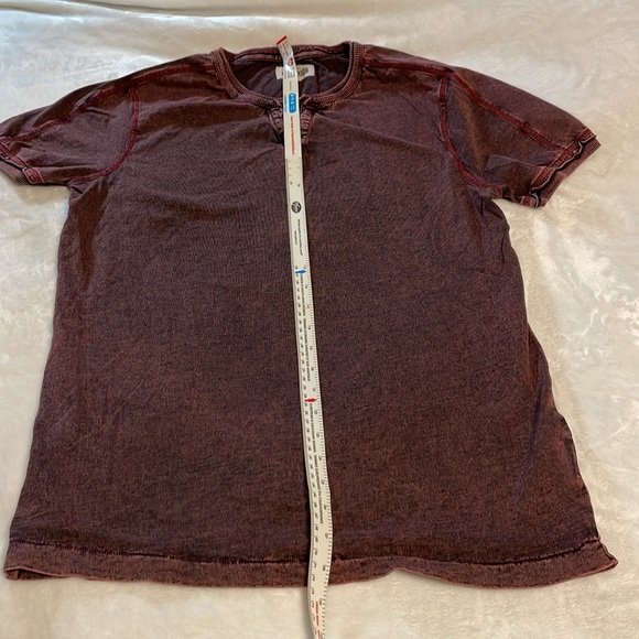 Distillery Men’s size Medium burgundy tshirt. - Picture 5 of 7